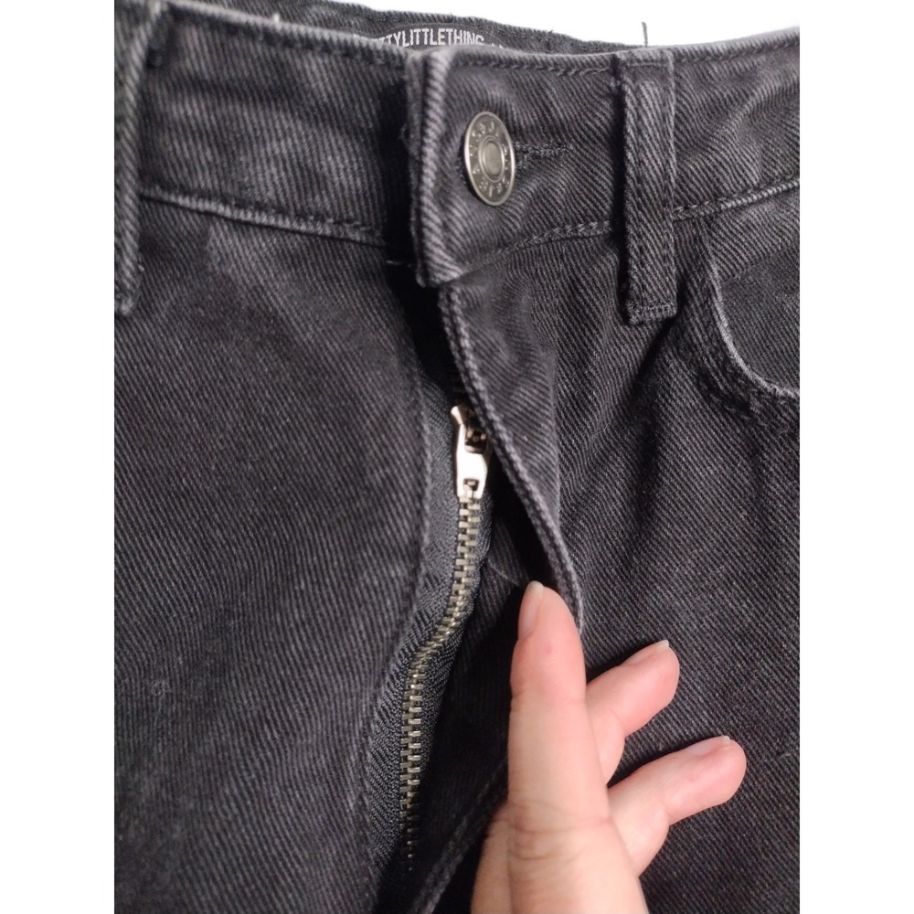 PrettyLittleThing Mom Jeans Black Distressed Ripped Denim Size US 6‎ - Picture 3 of 7